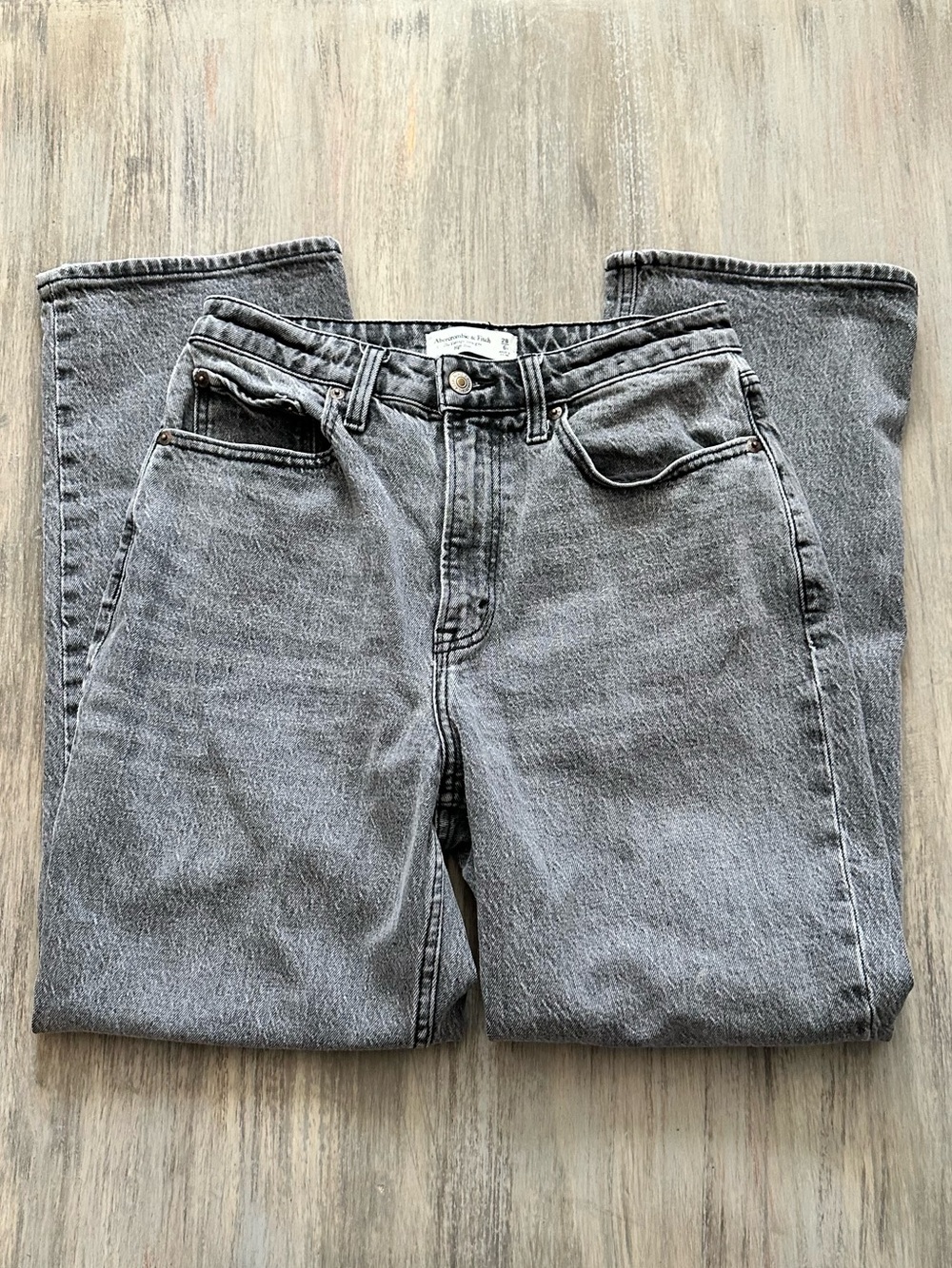 Abercrombie & Fitch Women’s The Vintage High-Rise Straight Jeans